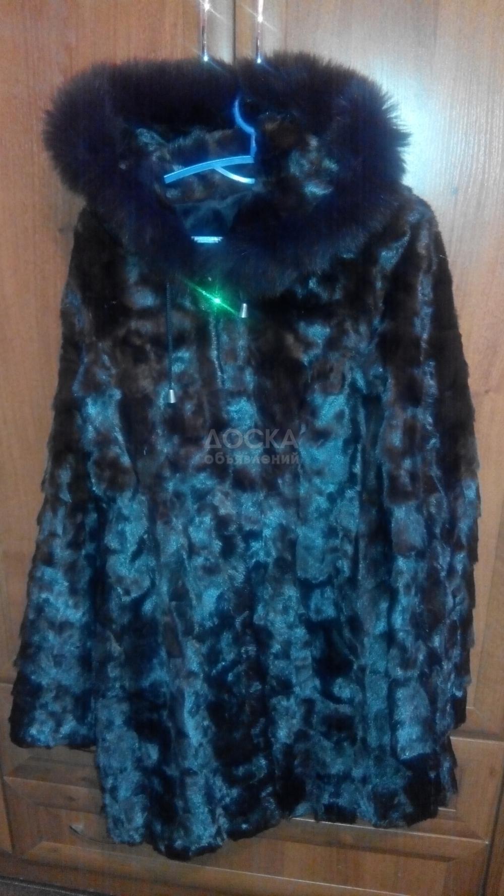 Продаю норковую шубу, почти новая, носила 1 сезон, размер 44-46, сшита кусками, с капюшоном, темно коричневая.