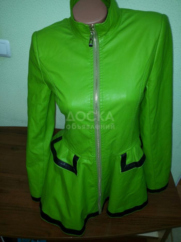 Продаю песцовую белую жилетку.