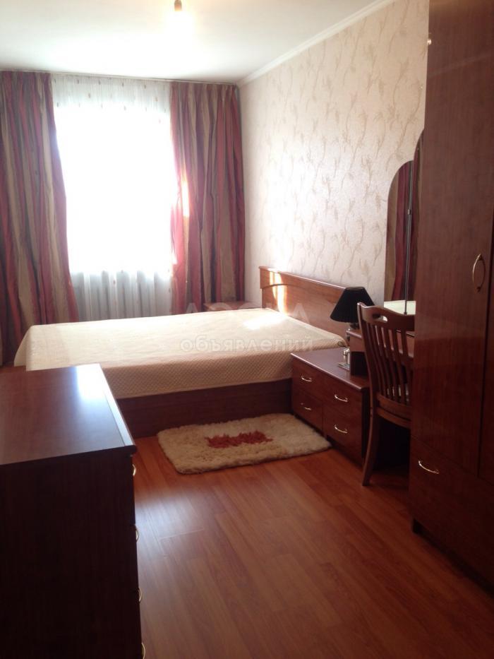 Срочно!Продаю 3 ком.квартиру-студию(зал+кухня),кирпич,без посредников. Ахунбаева-Душанбинская , парк Ата Тюрк