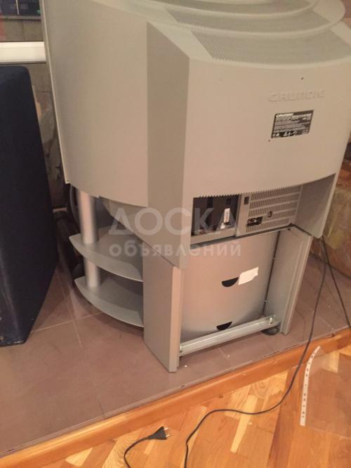 Продаю телевизор GRUNDIG с подставкой! В хорошем состоянии