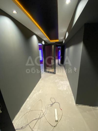 Продаю помещение свободного назначения 250кв. м., Молдыбаева 34а.