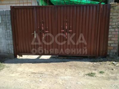 Продаю полдома 4-ком. 65кв. м., этаж-1, 2-сот., стена кирпич, Жибек Жолу/Калык Акиева.