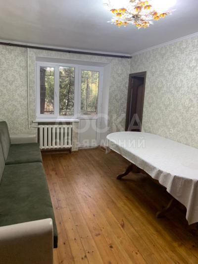 Продаю 3-комнатную квартиру, 55кв. м., этаж - 2/5, Суюнбаева/Боконбаева.