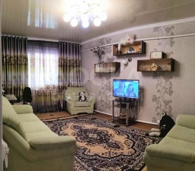 Продаю 3-комнатную квартиру, 63кв. м., этаж - 3/5, Сокулукский район г. Шопоков ул. Футбольная 12.