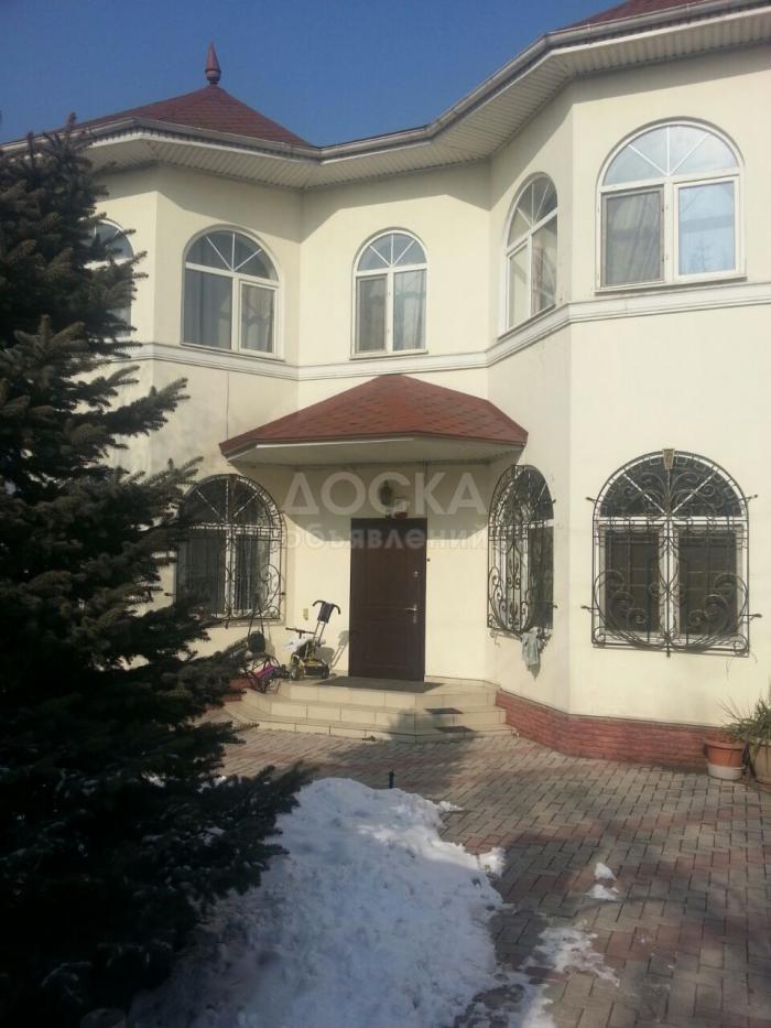 Продаю особняк, 2 уровня, 300 кв.м, 6 комнат, Центр, 400 т $, б/п