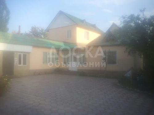 продаю двухэтажный дом в районе Арча-бешик