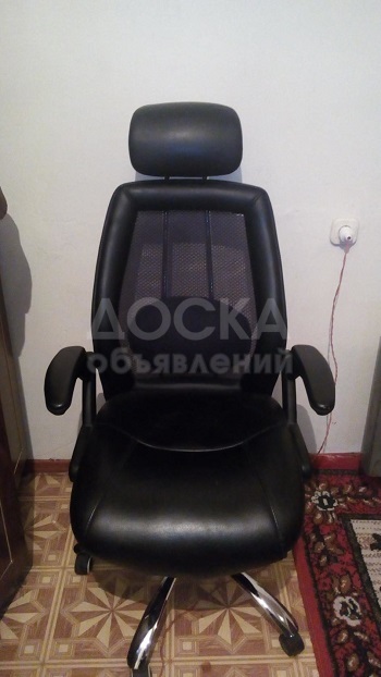 Продается офисные кресла для работы перед компьютером и д.р состояние отличное механизм все отлично работает материал кожа очень удобное держить спину ровно!