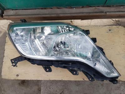 Продаю фару (правую) на Тойота Ленд Крузер 150