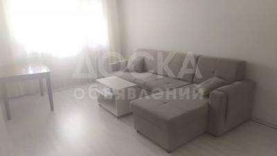 Продаю 2-комнатную квартиру, 45кв. м., этаж - 4/4, 6 мкрн.