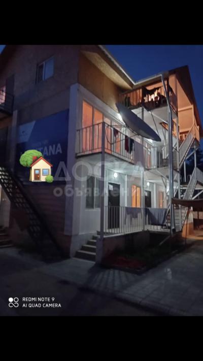 Продаю коттедж 16-ком. 250кв. м., этаж-3, 2-сот., стена кирпич, внутри пансионата «Золотые пески».