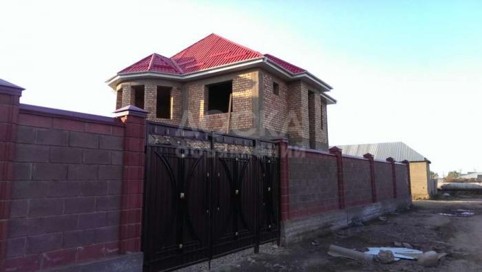 Срочно!Продаю 2-х эт.кирпичный особняк в элитном участке.Ахунбаева-Репмна.