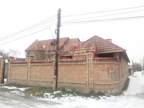 Продаю дом 12-ком., 300кв. м., этаж-2, 6-сот., стена кирпич, Бишкек,рабочий городок.