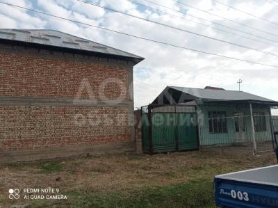 Продаю дом 8-ком. 100кв. м., этаж-2, 8-сот., стена кирпич, р/н Кара-Суу, с.Учкун.