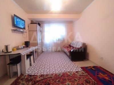 Продаю 1-комнатную квартиру, 35кв. м., этаж - 2/10, пишпек.