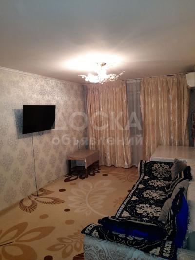 Продаю 3-комнатную квартиру, 58кв. м., этаж - 4/4, 10 мкр.