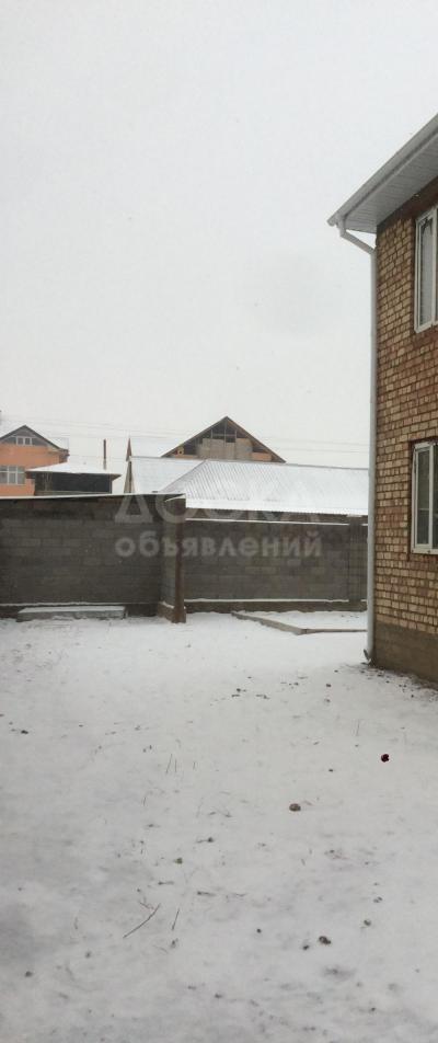 Продаю дом 7-ком., 180кв. м., этаж-2, 4.5-сот., стена кирпич, Полицейский городок рн выше республ ГАИ.