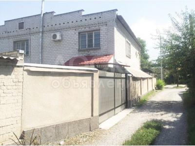 Продаю дом 6-комнатную 200кв. м., этаж-2, 6-сот., стена кирпич, ул. Куренкеева, район Жибек Жолу/ Уметалиева.