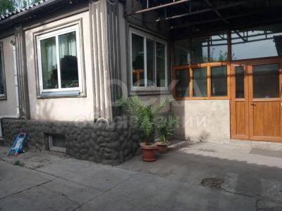 Продаю дом 5-ком. 120м2кв. м., этаж-1, 9.5-сот., стена кирпич, Село Ново-покровка, улица Фрунзе 20.