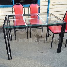 Продаю стеклянный стол