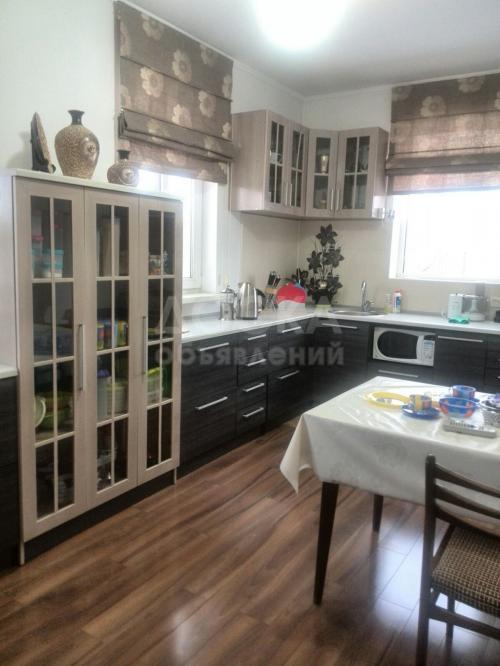 Продаю дом 7-ком., 200кв. м., этаж-2, огород 18 соток, придомовой участок 10соток-сот., Первая линия по ул.Баха недалеко от южной магистрали.