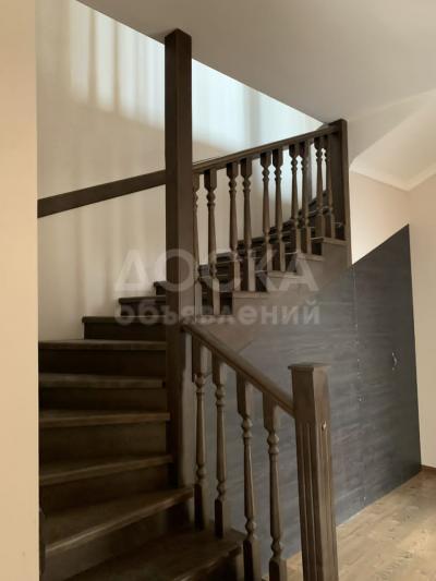 Продаю таунхаус 6-ком. 204кв. м., этаж-2, 4-сот., стена кирпич, Киргизия1, ул. Бакаева.