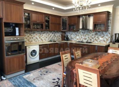 Продаю 3-комнатную квартиру, 160кв. м., этаж - 9/10, 8мкр-н.