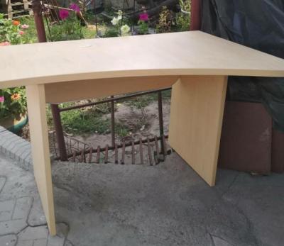 столы для офисов и домой