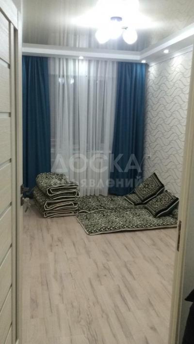 Продаю 3-комнатную квартиру, 59кв. м., этаж - 3/4, 6 микрорайон.