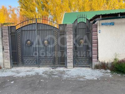 Продаю дом 4-ком. 120кв. м., этаж-1, 8-сот., стена кирпич, Свердловский.