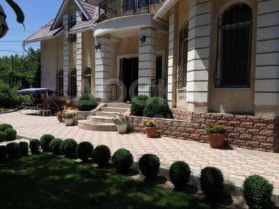 Продаю дом 6-ком. 350 кв.метркв. м., этаж-2, 12-сот., стена кирпич, Манаса-Куренкеева.