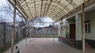 Продаю дом 6-ком. 226кв. м., этаж-2, 10-сот., стена кирпич, С.Маевка.