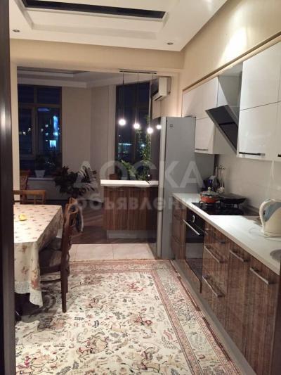 Продаю квартиру 3-ком., 120кв. м., этаж - 5/10, 7-микрорайон.