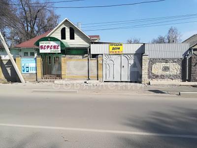Продаю новый дом + действующий магазин, дом угловой по трассе, все коммуникации центральные, 3 фазка, удобный заезд с любой части города, можно под бизнес.