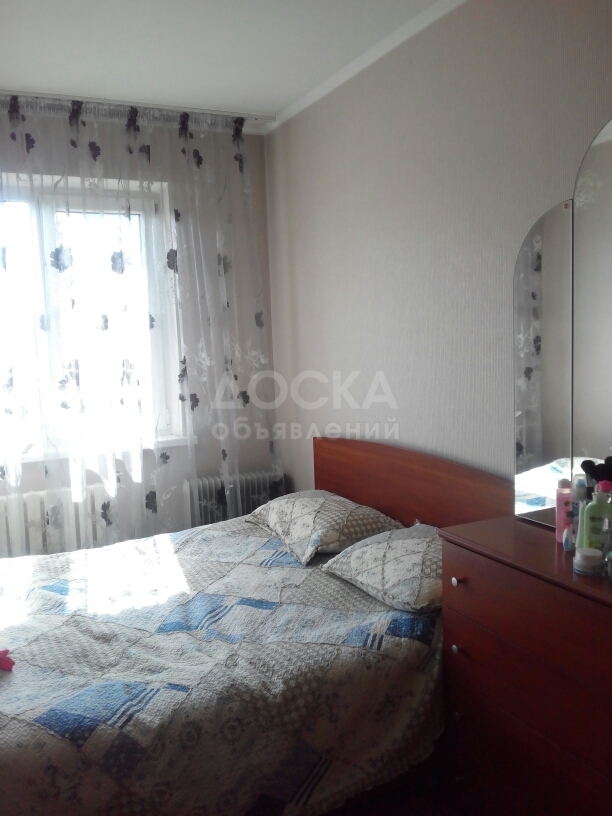 Продаю квартиру 3-ком., 58кв. м., этаж - 4/4, Ул. Малдыбаева, ниже Ахунбаева, напротив 61 школы через,