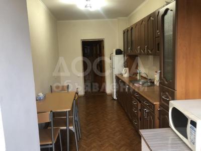 Продаю 5-комнатную квартиру, 110кв. м., этаж - 3/5, Панфилова 241.