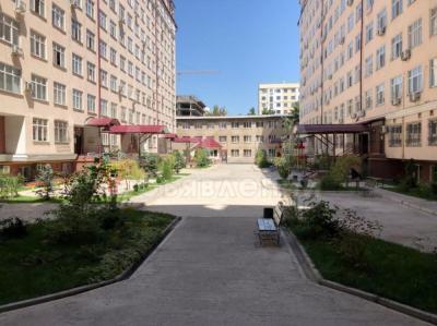 Продаю 1-комнатную квартиру, 44кв. м., этаж - 9/10, Боконбаева/Орозбекова.