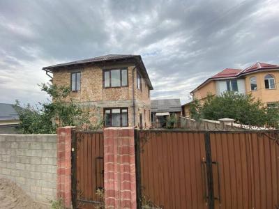 Продаю дом 5-ком. 200кв. м., этаж-2, 4-сот., стена кирпич, ж/м Рухий-Мурас.