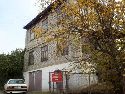 Продаю дом 5-ком. 100кв. м., этаж-2, 12-сот., стена кирпич, город Жалал абад.