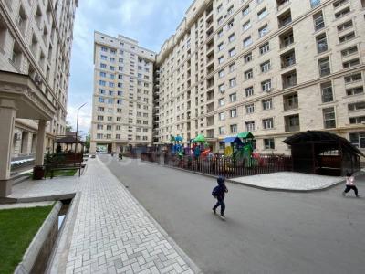 Продаю 2-комнатную квартиру, 60кв. м., этаж - 2/10, АЗИЯ МОЛЛ.