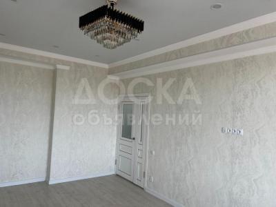 Продаю 1-комнатную квартиру, 53кв. м., этаж - 10/10, кну.