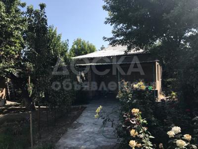 Продаю дом 6-ком., 110 кв.м.кв. м., этаж-1, 6-сот., стена кирпич, Логвиненко 105.