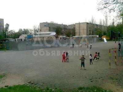 Продаю квартиру 2-ком., 45кв. м., этаж - 3/5, мкр. Кок-Жар, дом 5.