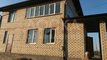 Продаю дом 8-ком. 250кв. м., этаж-2, 5-сот., стена кирпич, Военно-Антоновка.