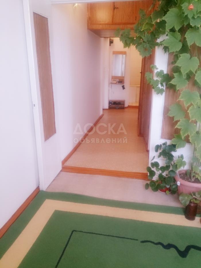 Продаю квартиру 2-ком., 70кв. м., этаж - 4/4, г.Чолпон-Ата( Иссык-Куль)3 мкр дом 80,