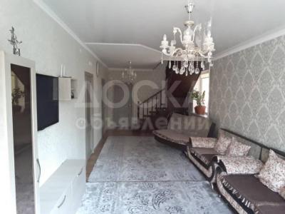 Продаю дом 8-ком. 145кв. м., этаж-2, 5-сот., стена кирпич, ж/м Ала-Тоо 1.