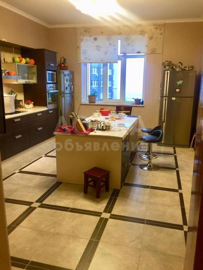 Продаю 4-комнатную квартиру, 175кв. м., этаж - 8/9+тех, ул.Ч.Айтматова х Юж.Магистраль