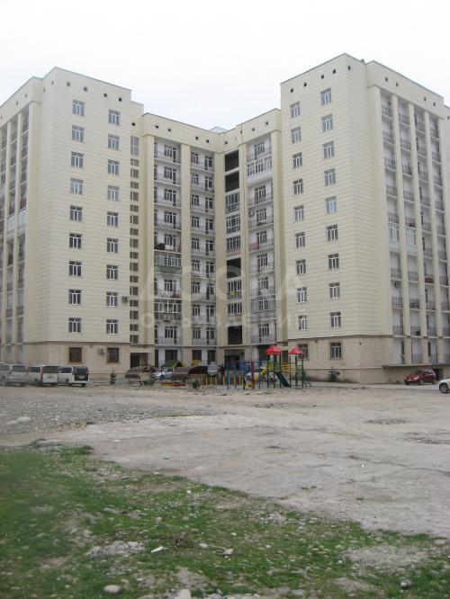 Продаю квартиру 2-ком., 64кв. м., этаж - 8/10, 12 мкр-н.