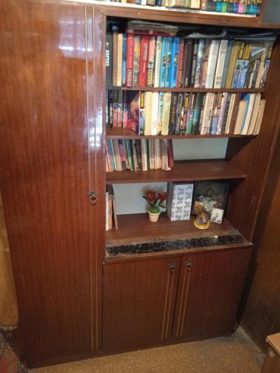 книжный шкаф