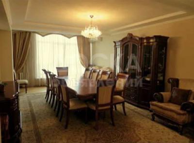 Продаю 5-комнатную квартиру, 320кв. м., этаж - 9/10, Исанова 105 А-Чуй.