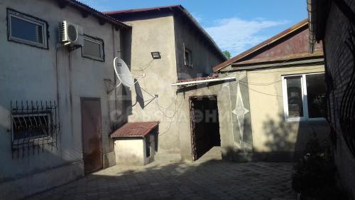 Продаю дом 4-ком., 90кв. м., этаж-1, 11-сот., стена кирпич, Бишкек.